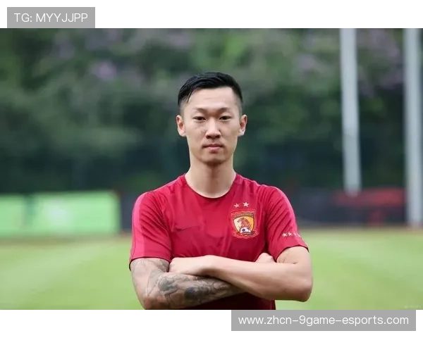 上海海港徐新直塞破防，前锋李明破门——引领足球新风潮